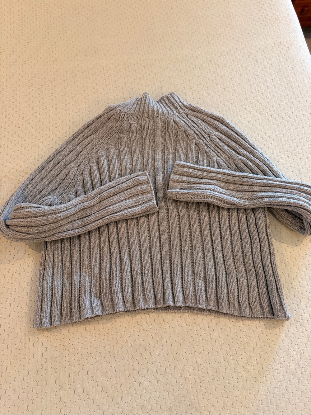 American Eagle Women’s Large Gray Ribbed Mock Neck Sweater - Picture 4 of 4